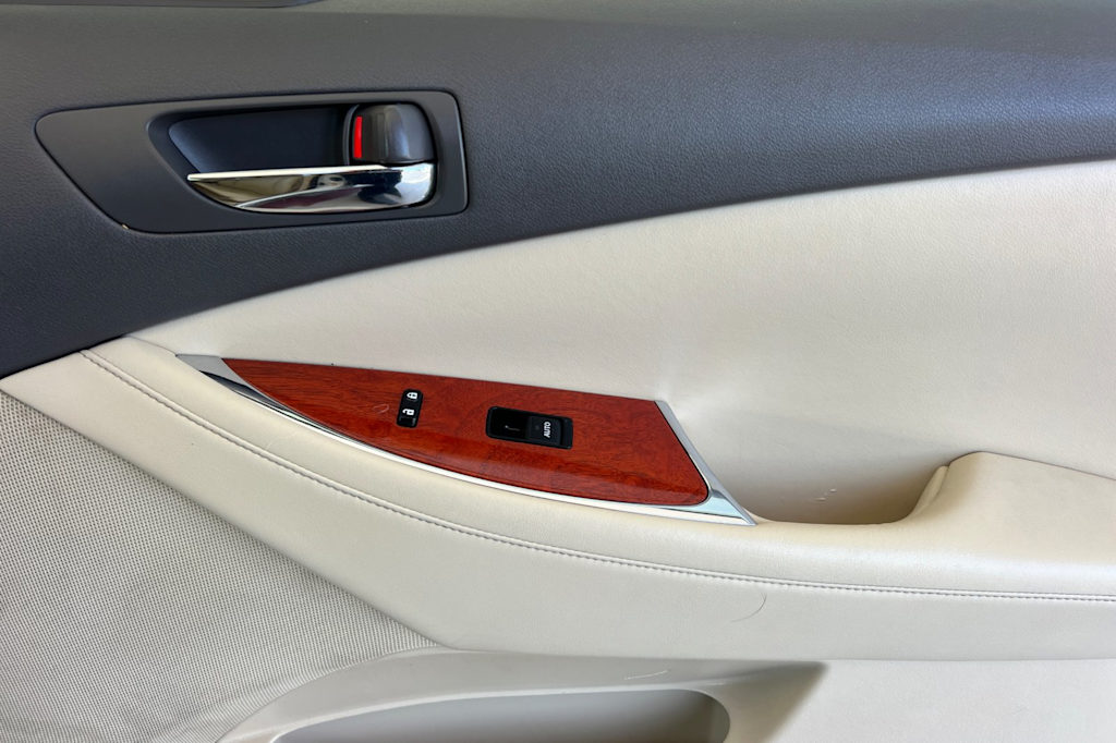 Thumbnail: 2011 Lexus ES - 23
