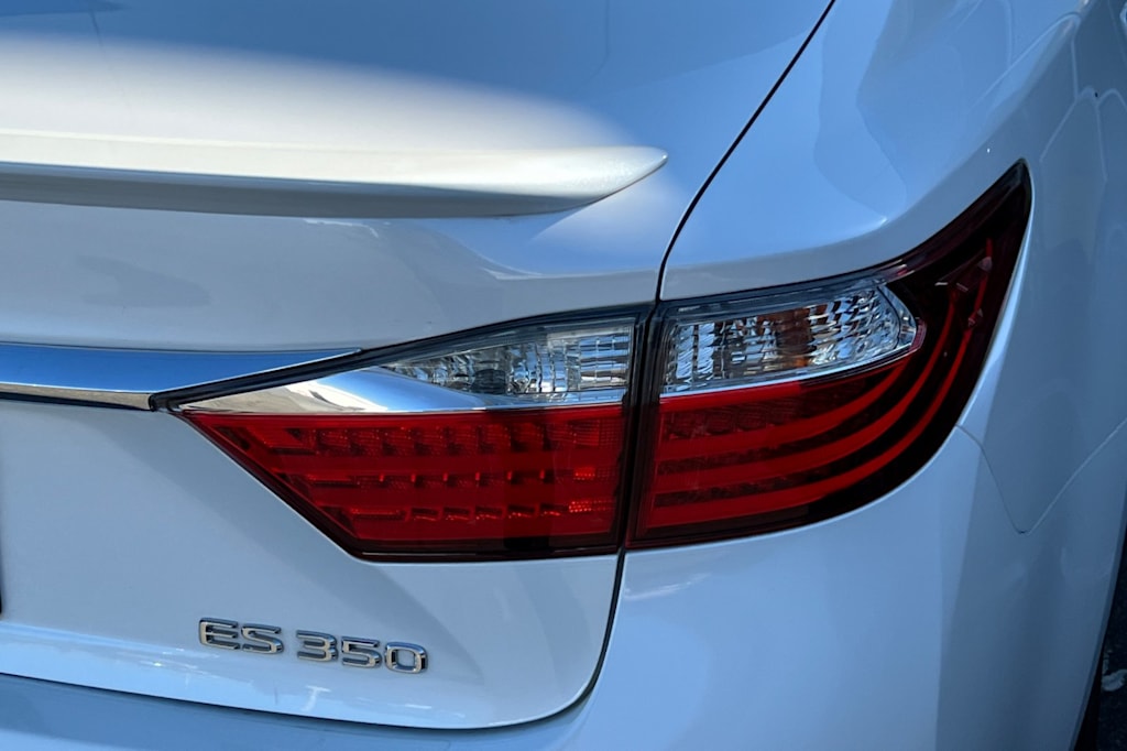 Thumbnail: 2014 Lexus ES - 18