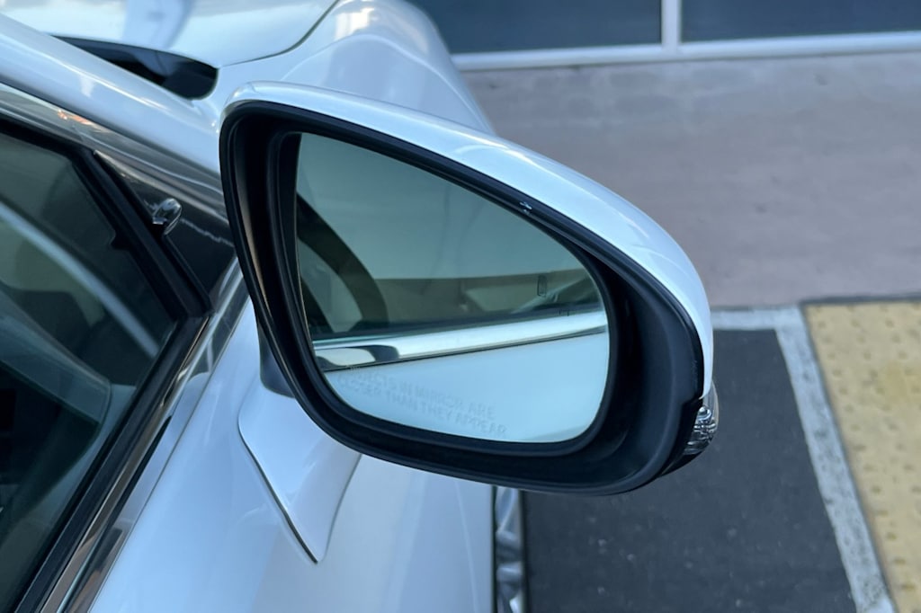 Thumbnail: 2014 Lexus ES - 16