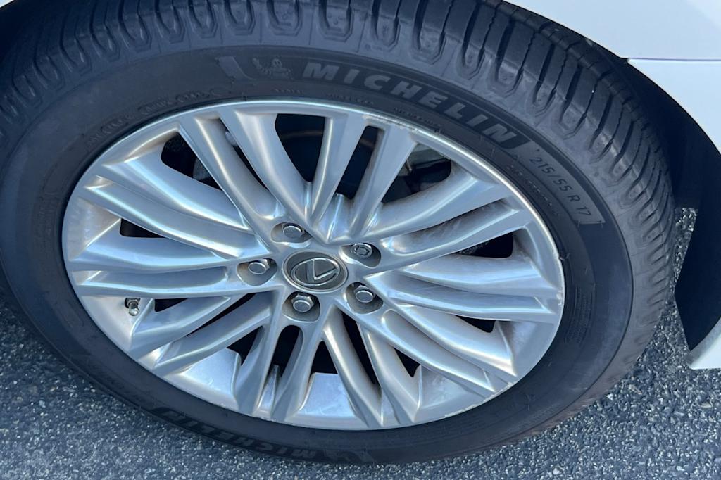 Thumbnail: 2014 Lexus ES - 22