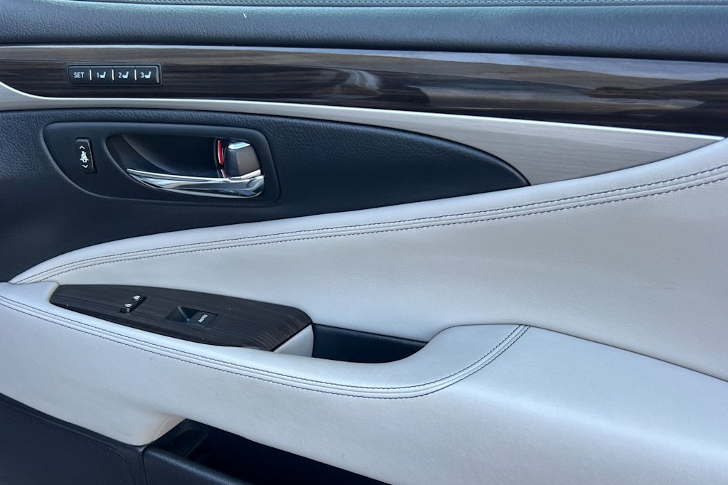 Thumbnail: 2014 Lexus LS - 24