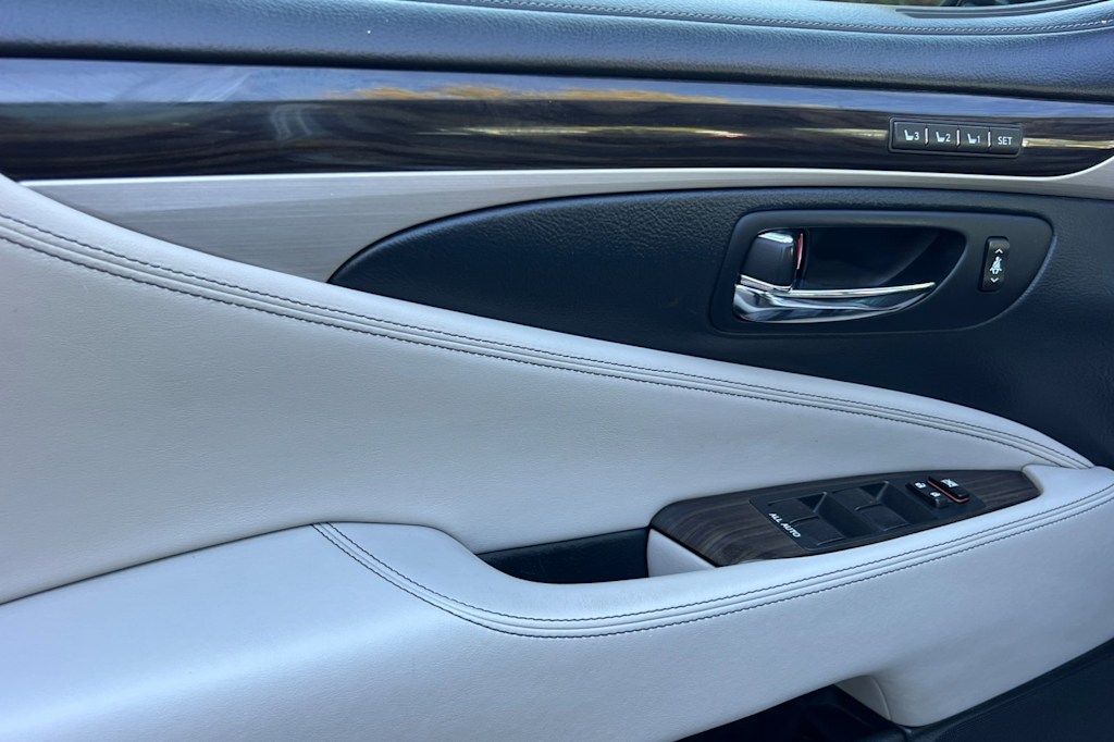 Thumbnail: 2014 Lexus LS - 20