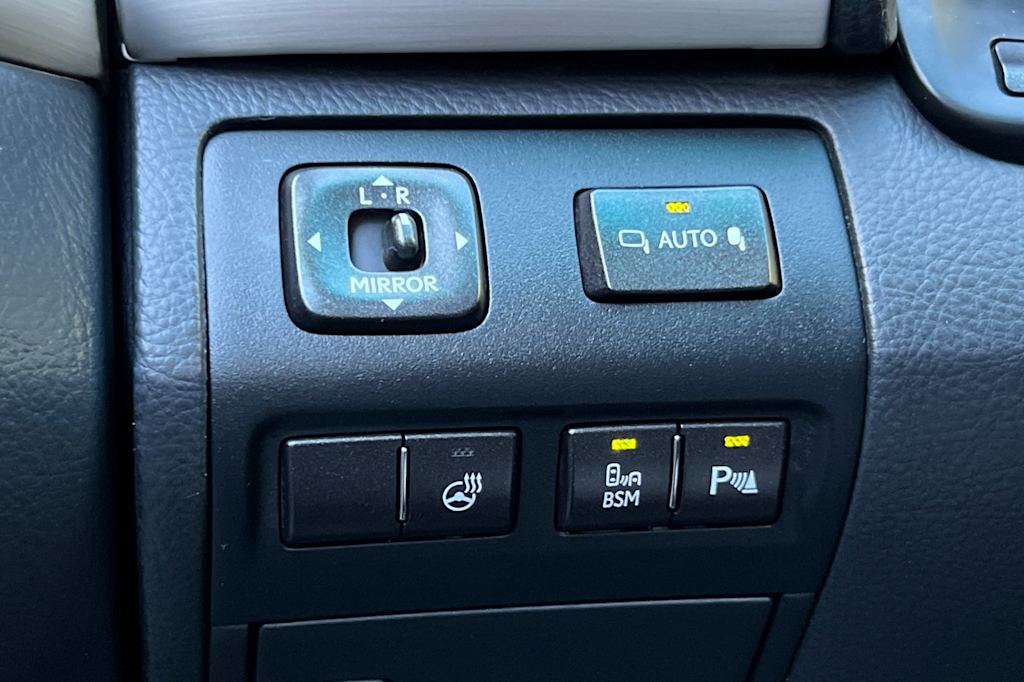 Thumbnail: 2014 Lexus LS - 33