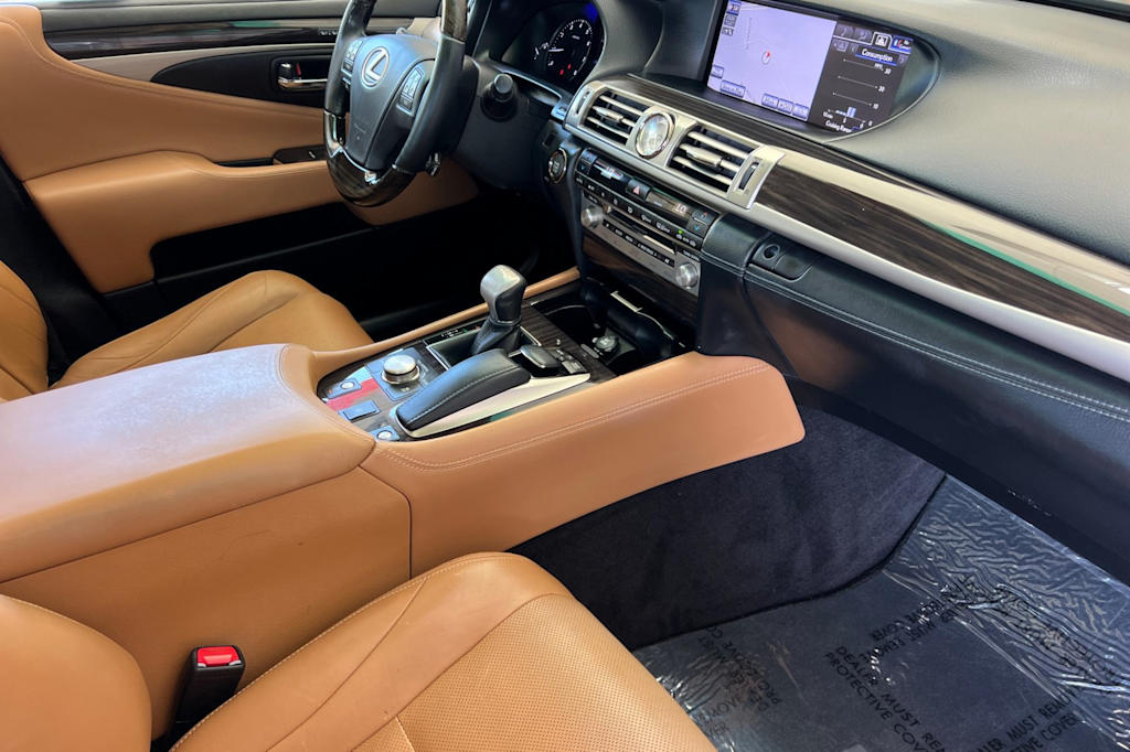 Thumbnail: 2014 Lexus LS - 12