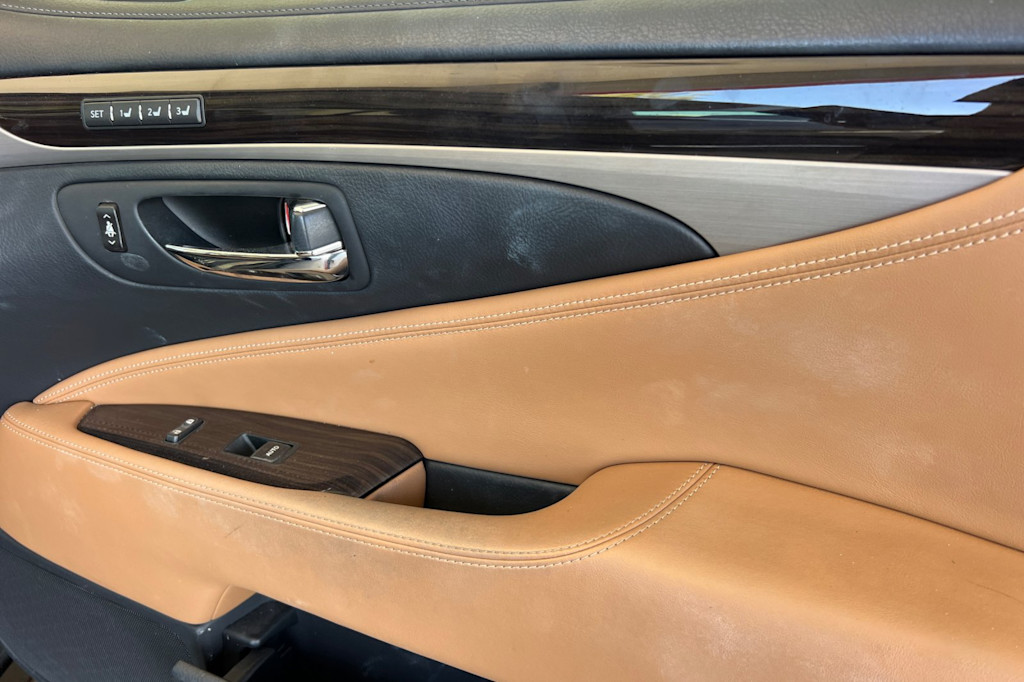 Thumbnail: 2014 Lexus LS - 24