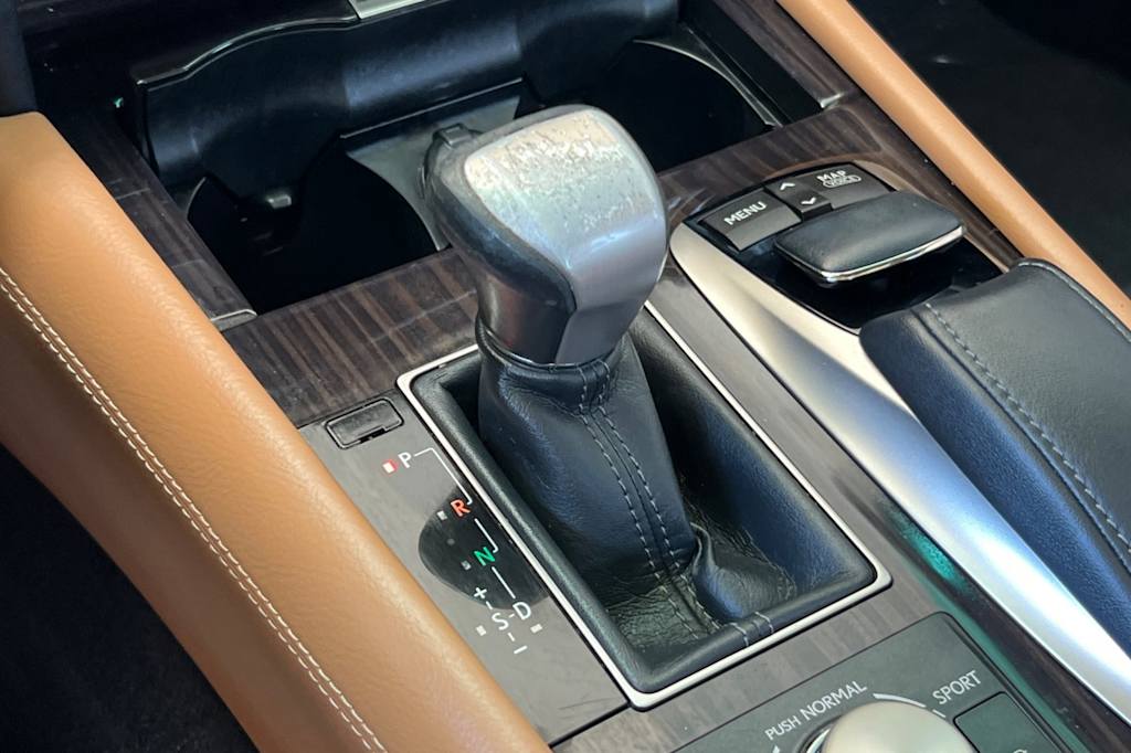 Thumbnail: 2014 Lexus LS - 14