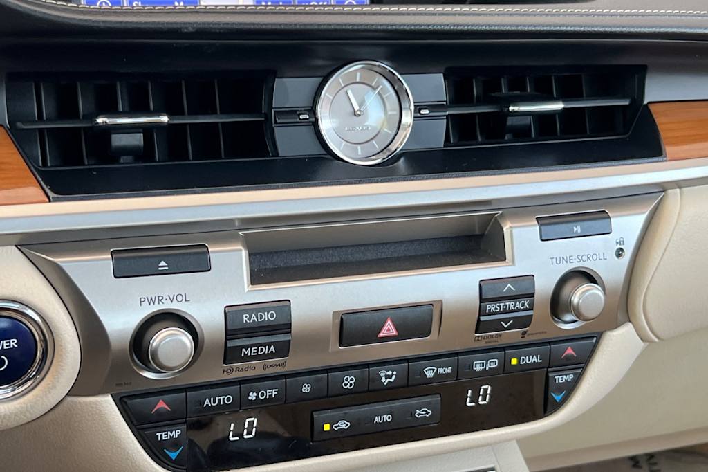 Thumbnail: 2014 Lexus ES - 26