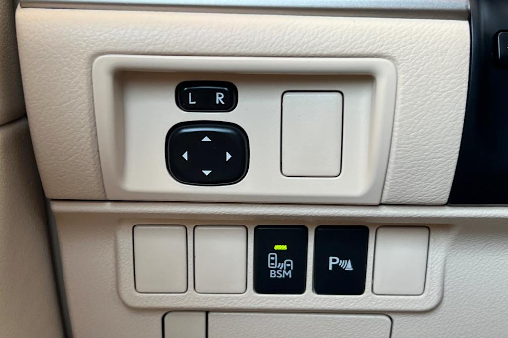 Thumbnail: 2014 Lexus ES - 32