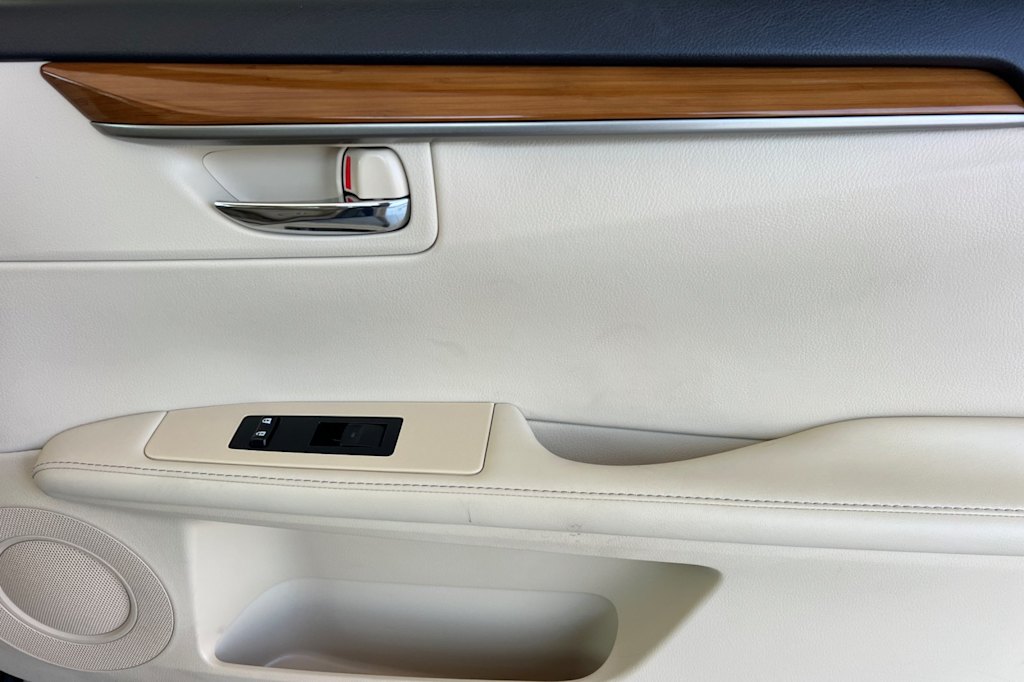 Thumbnail: 2014 Lexus ES - 23