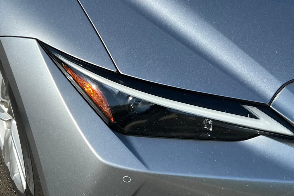 Thumbnail: 2021 Lexus IS - 15