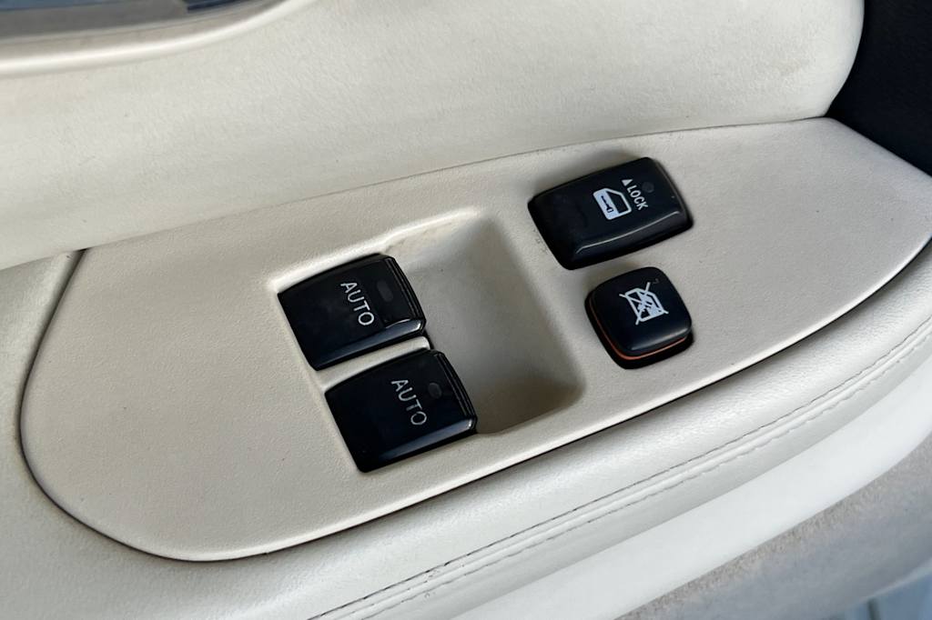 Thumbnail: 2005 Lexus SC - 22