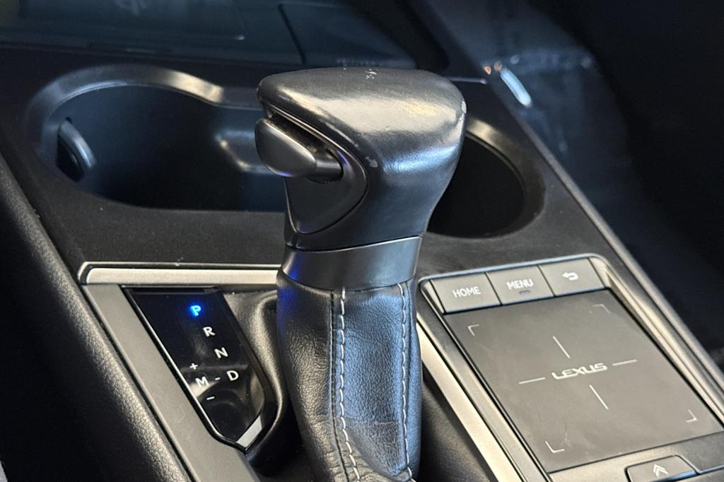 Thumbnail: 2020 Lexus UX - 15
