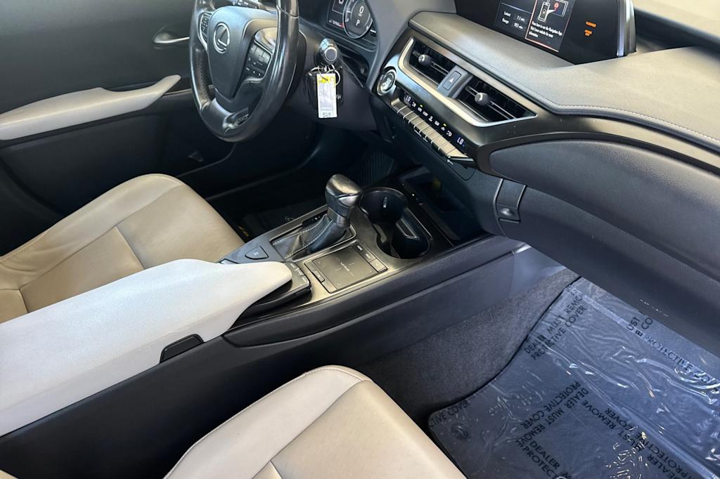 Thumbnail: 2020 Lexus UX - 13