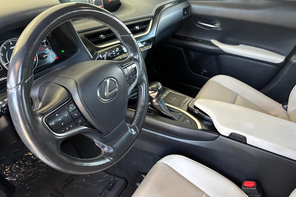 Thumbnail: 2020 Lexus UX - 9