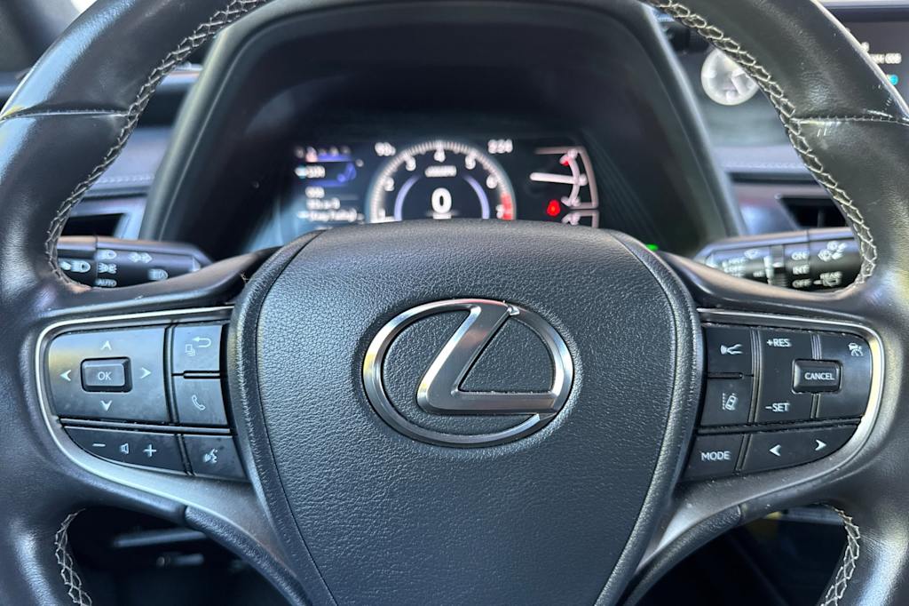 Thumbnail: 2021 Lexus UX - 26