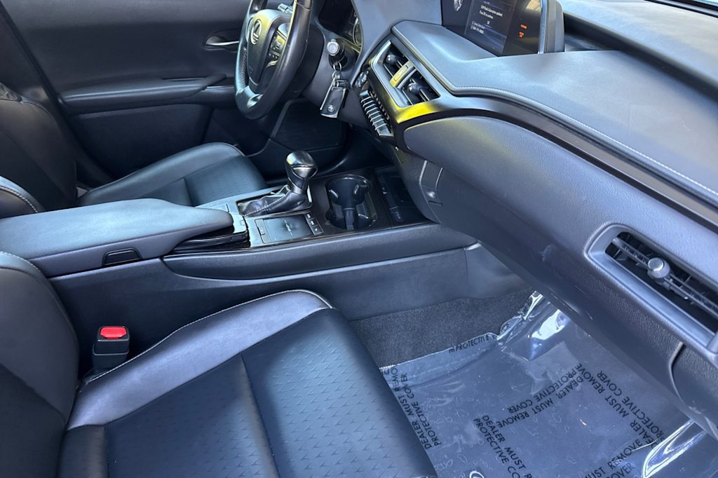 Thumbnail: 2021 Lexus UX - 12