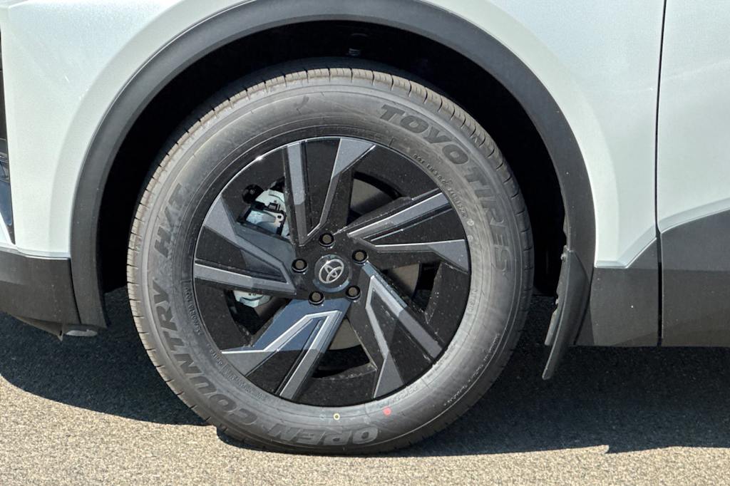 Thumbnail: 2026 Toyota C-HR - 6