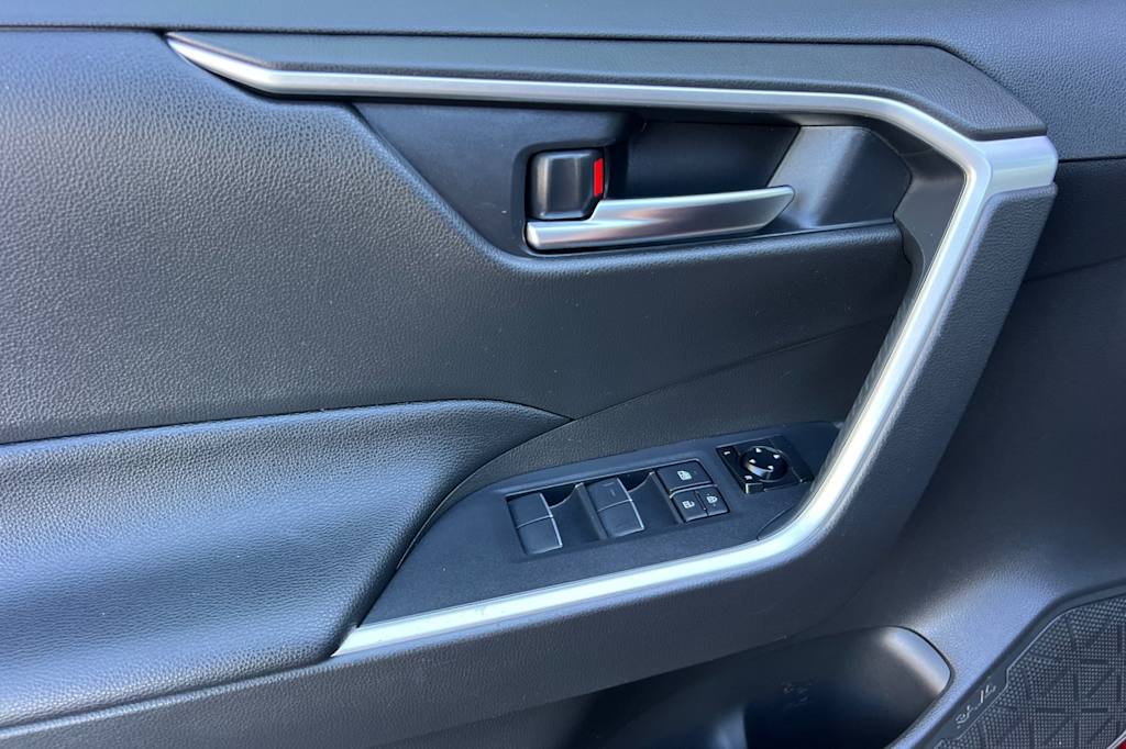 Thumbnail: 2021 Toyota RAV4 - 20