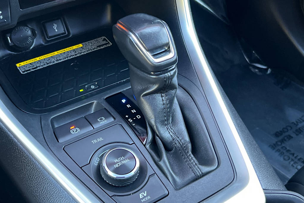 Thumbnail: 2021 Toyota RAV4 - 13