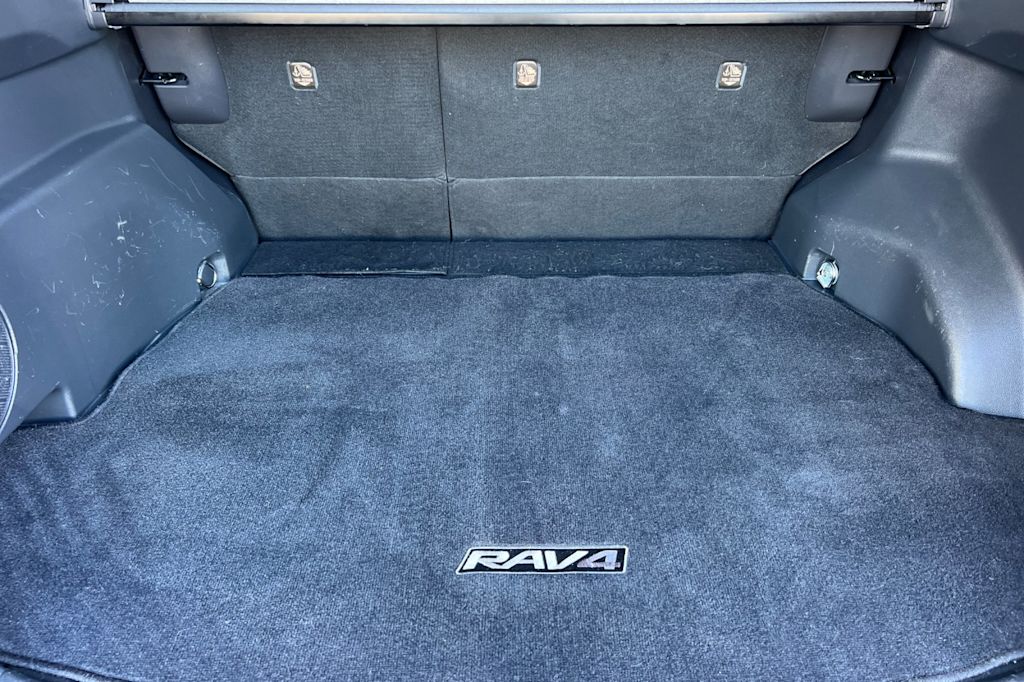Thumbnail: 2021 Toyota RAV4 - 15
