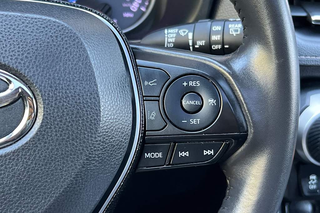Thumbnail: 2021 Toyota RAV4 - 31
