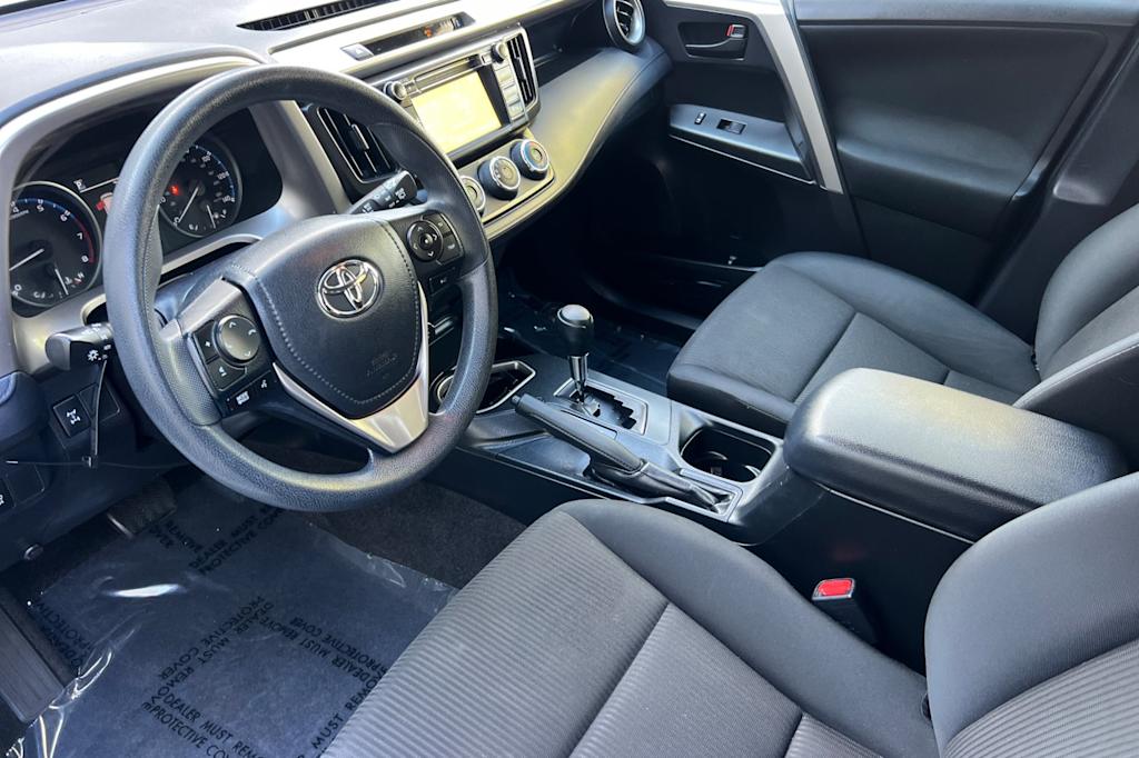 Thumbnail: 2017 Toyota RAV4 - 8