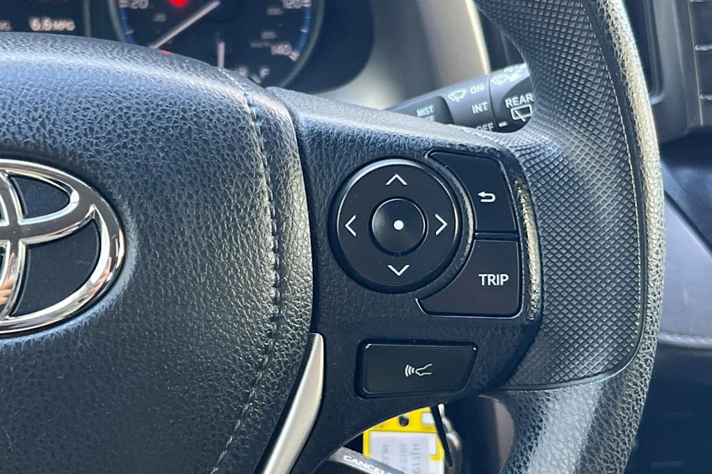Thumbnail: 2017 Toyota RAV4 - 28