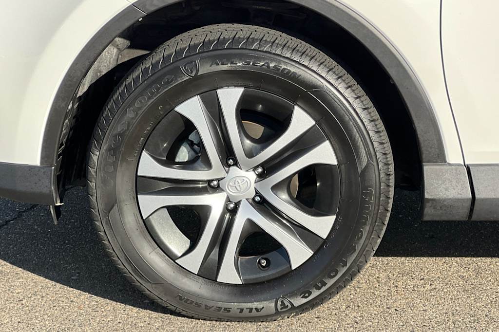 Thumbnail: 2017 Toyota RAV4 - 7