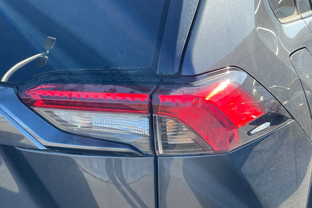 Thumbnail: 2022 Toyota RAV4 - 19