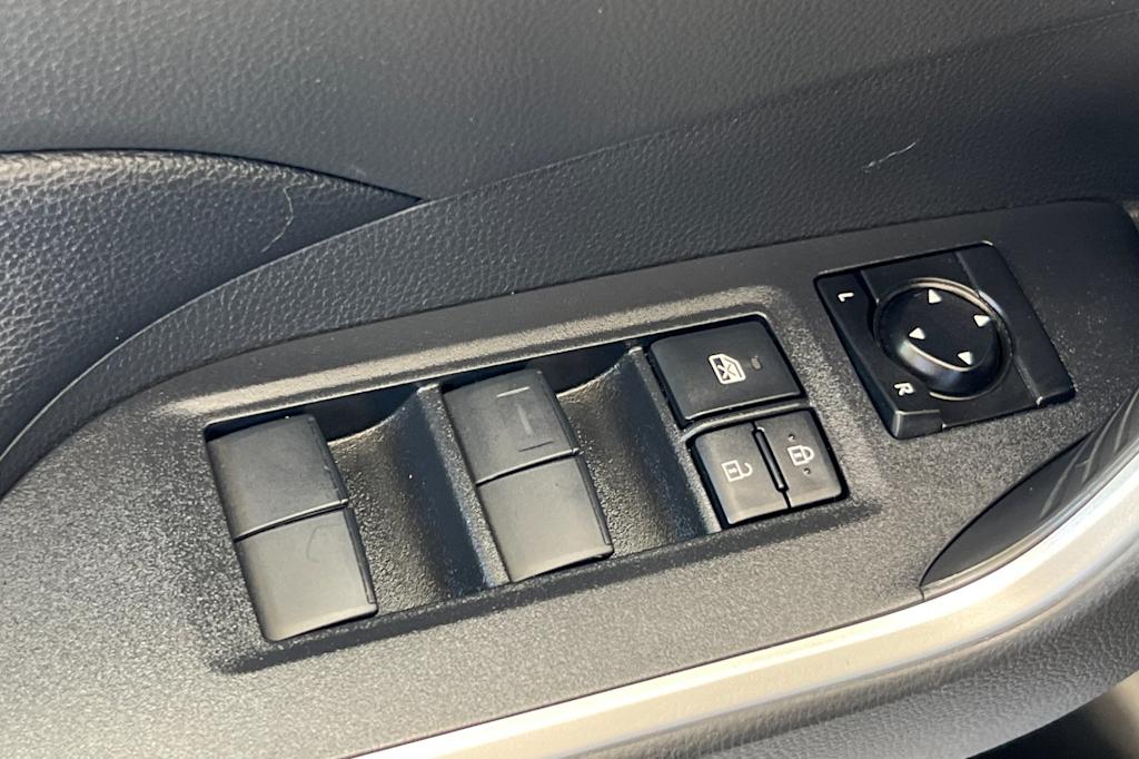 Thumbnail: 2021 Toyota RAV4 - 23