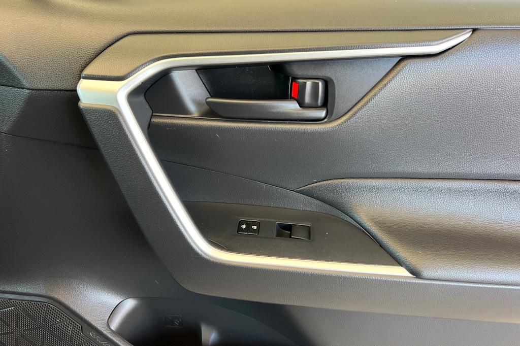 Thumbnail: 2021 Toyota RAV4 - 25