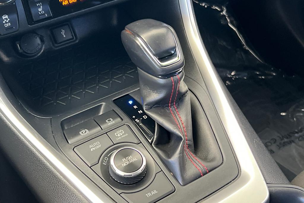 Thumbnail: 2021 Toyota RAV4 - 15