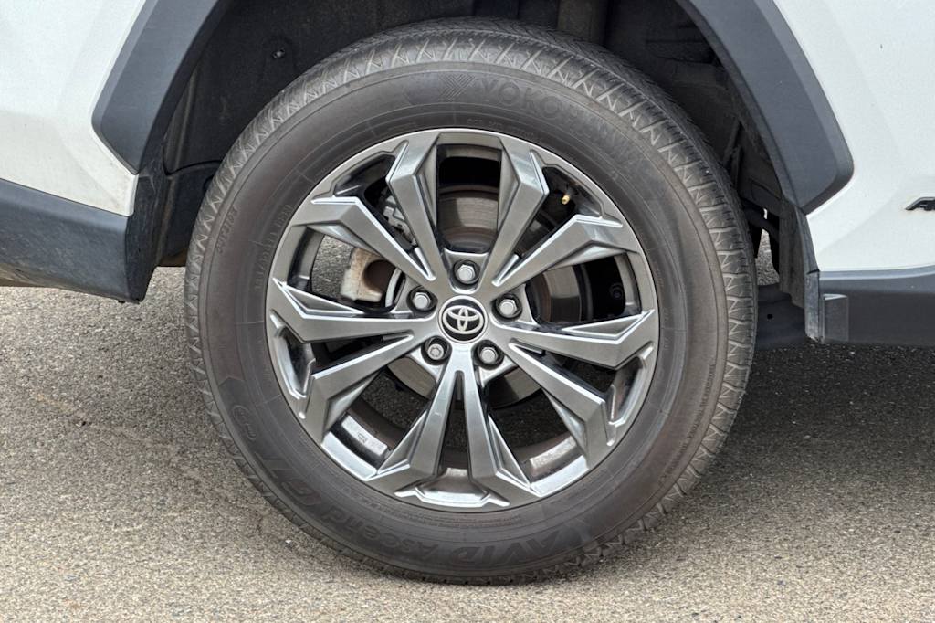Thumbnail: 2023 Toyota RAV4 - 21