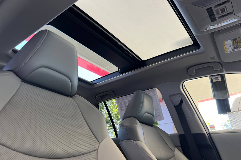 Thumbnail: 2023 Toyota RAV4 - 22