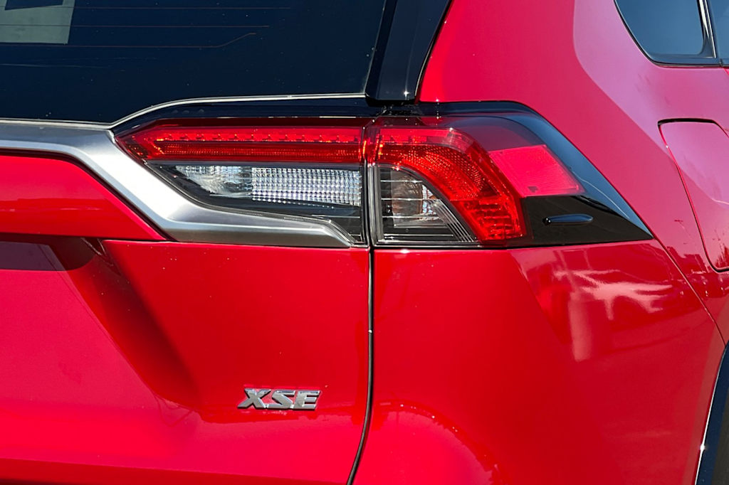 Thumbnail: 2021 Toyota RAV4 - 33