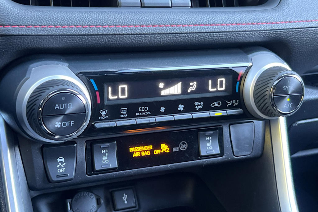 Thumbnail: 2021 Toyota RAV4 - 26