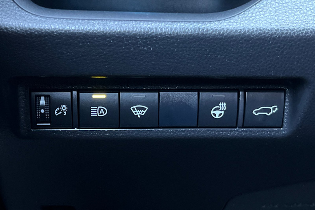Thumbnail: 2021 Toyota RAV4 - 32