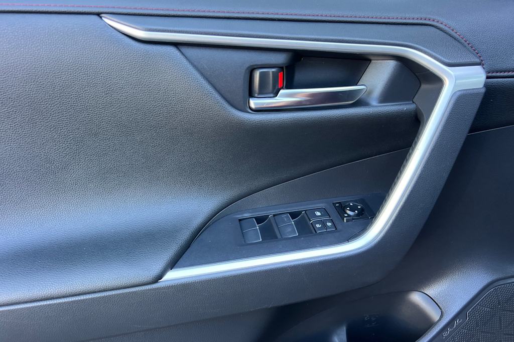Thumbnail: 2021 Toyota RAV4 - 20