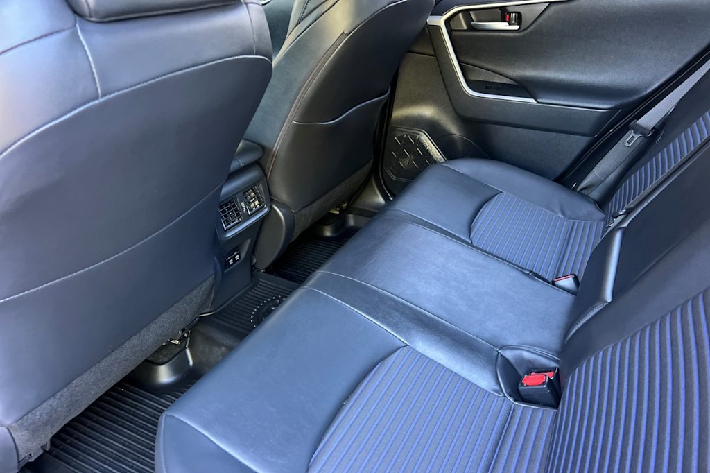 Thumbnail: 2019 Toyota RAV4 - 9