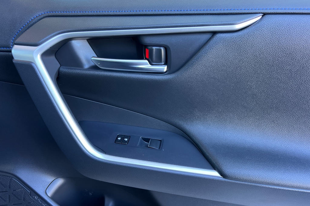 Thumbnail: 2019 Toyota RAV4 - 25