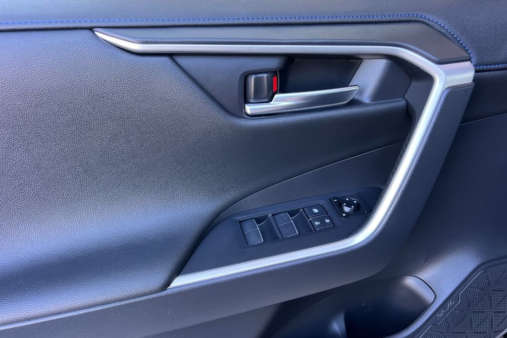 Thumbnail: 2019 Toyota RAV4 - 21