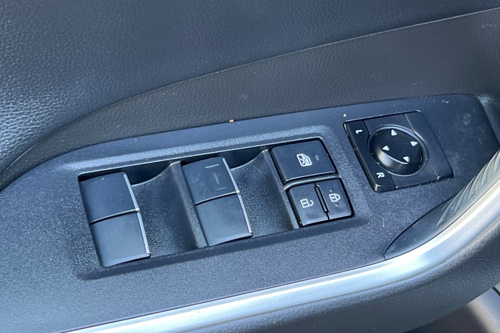 Thumbnail: 2020 Toyota RAV4 - 21