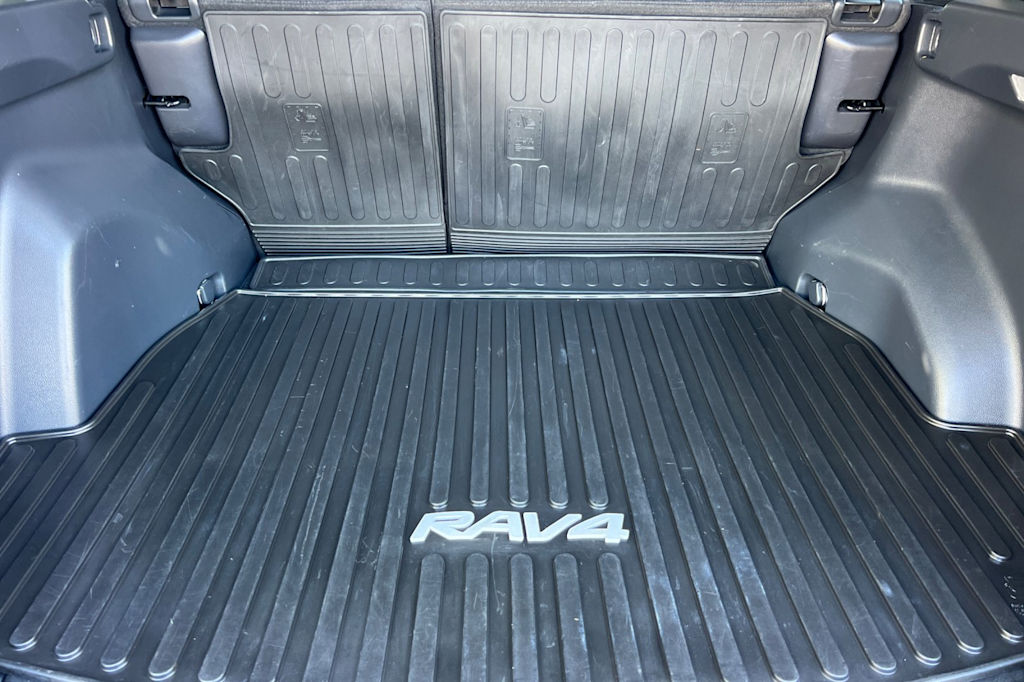 Thumbnail: 2020 Toyota RAV4 - 7