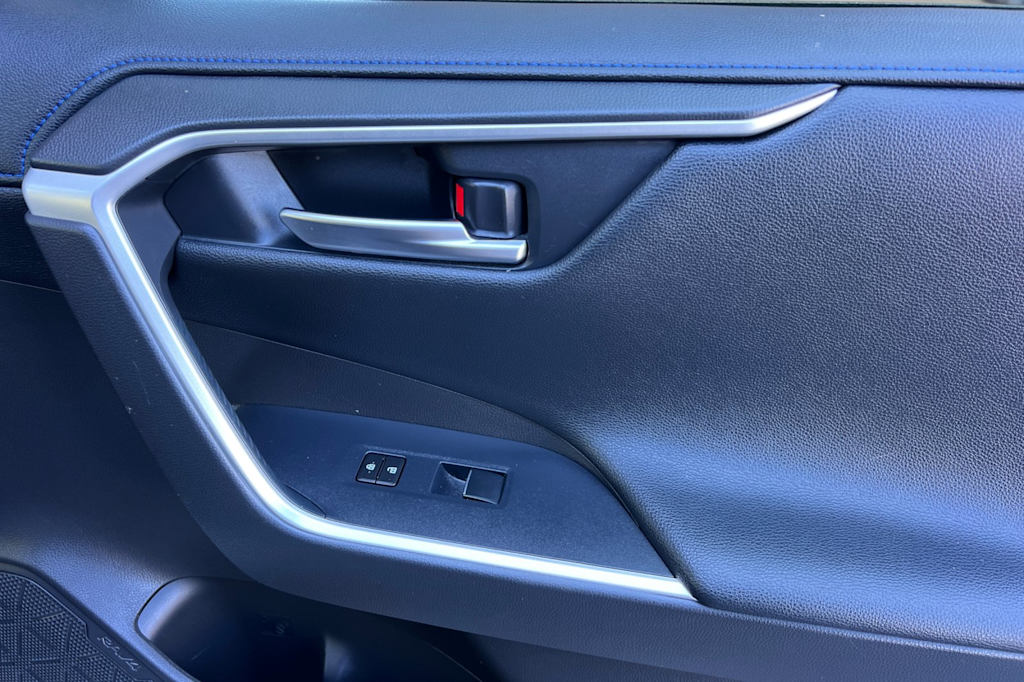 Thumbnail: 2020 Toyota RAV4 - 24