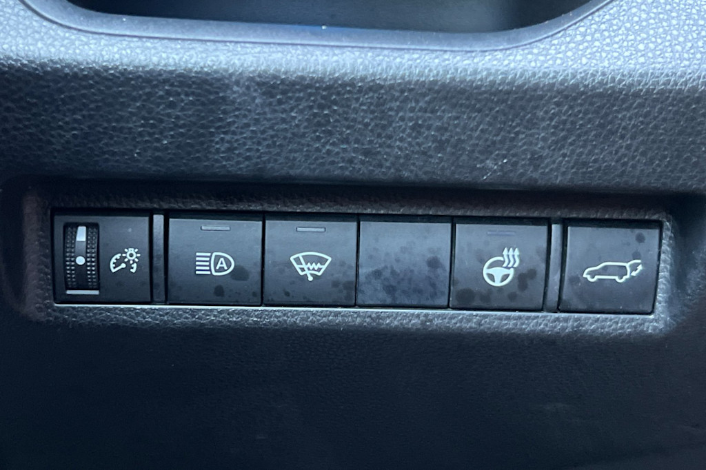 Thumbnail: 2020 Toyota RAV4 - 32