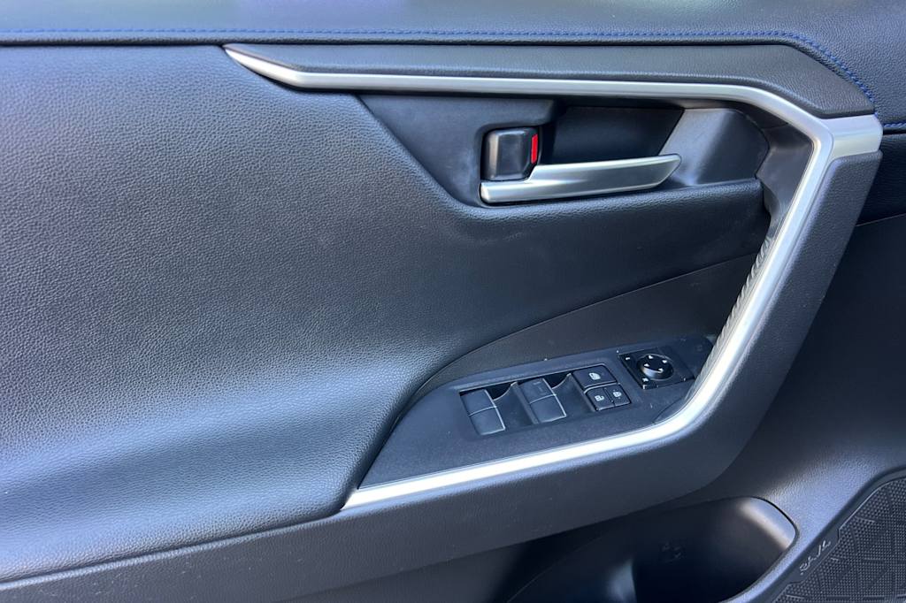 Thumbnail: 2020 Toyota RAV4 - 20