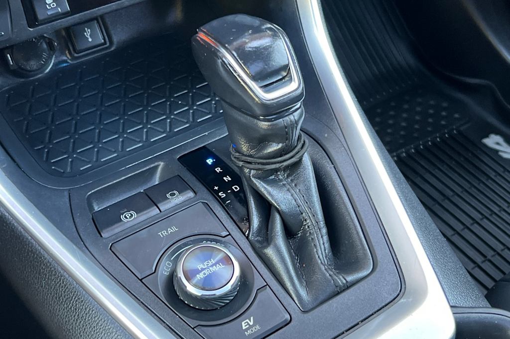 Thumbnail: 2020 Toyota RAV4 - 14