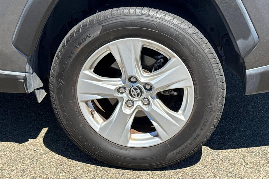 Thumbnail: 2020 Toyota RAV4 - 24