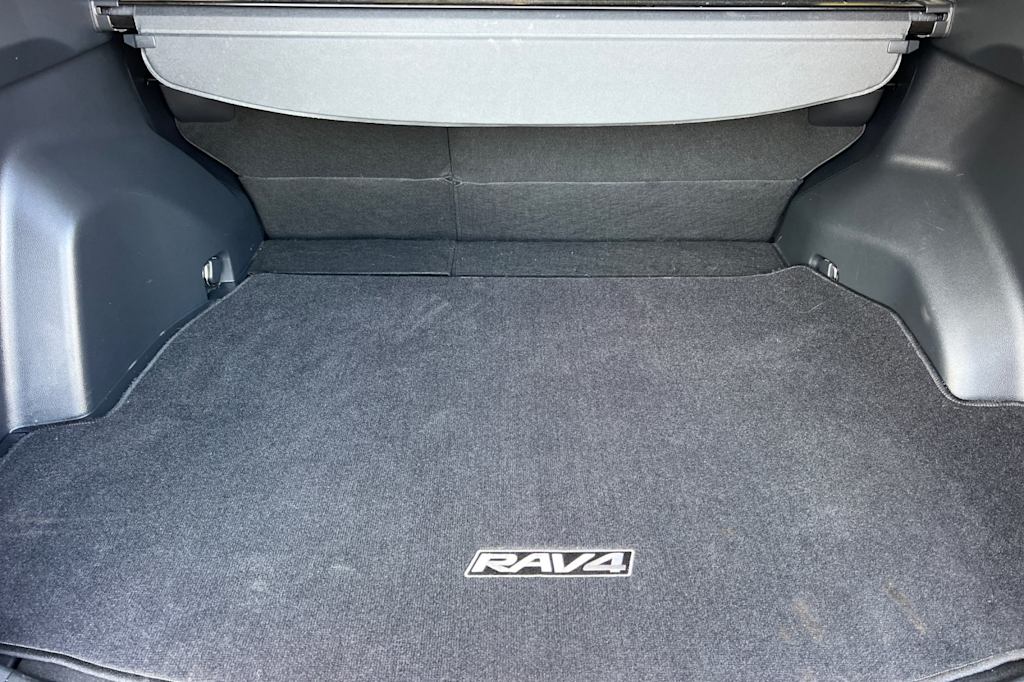 Thumbnail: 2020 Toyota RAV4 - 16