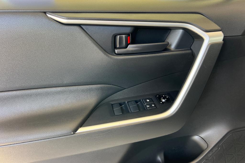 Thumbnail: 2020 Toyota RAV4 - 21